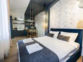 Victorian Blue Studio - Stylish Old Town Stay