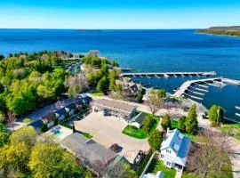 Spruce & Shore Motel