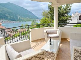 SEA VIEW apartment, Dobrota, Kotor, hotel in Dobrota