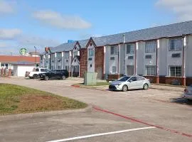 Red Roof Inn & Suites Euless - DFW Airport Southwest