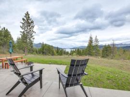 Luxe Mtn-View Escape 5 Mi to Dtwn Priest River!, Hotel in Priest River