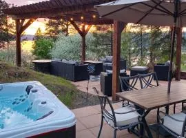 Summit Solitude Hot Tub and Views in Harrison!