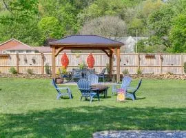 Walk to River and Trails Cozy Damascus Cottage!