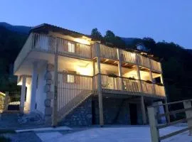 PLAVICA with cozy terrace 1000m from the bathing river Nadiza and Soca