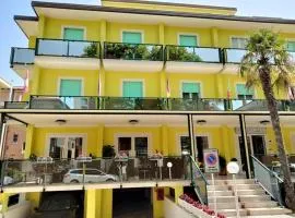 Hotel Mira