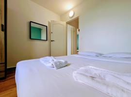 Chic apart with parking, ξενοδοχείο σε Mantes-la-Jolie