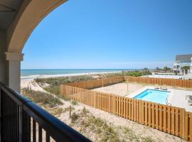 A Wave From It All- Luxe 1BR at Villa Capriani，位于北托普塞尔海滩的酒店