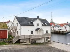 Henningsvær Harbour Haven