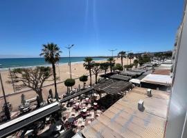 Spacious Apartment in Barbate - Terrace with Sea View, Hotel in Barbate