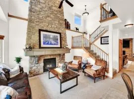 Luxury Alpine Escape - Pool and Hot Tub Access
