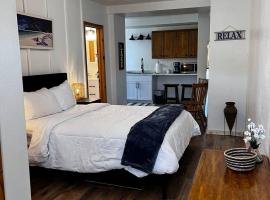 Bear Lake Private Suite -Sleeps 5 -Historic Paris、Parisのホテル