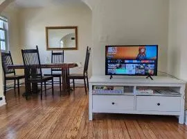 Comfy 3-Bed Retreat in Evanston