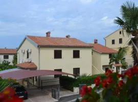 Apartments and rooms with parking space Porec - 24373