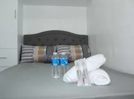 Modern House by EC Homes