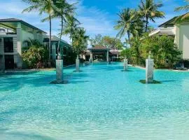 Tropical Lagoon Retreat - Swimout - Sea Temple Resort & Spa