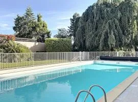 Apartment with pool near city center