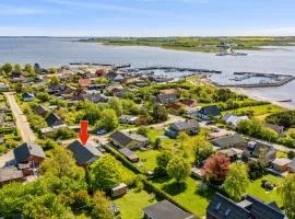 Well-Located And Newly Renovated Holiday Home