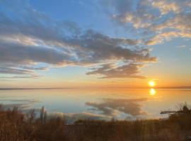 Bánhiday J70 Beach House, vila v destinaci Balatonvilágos