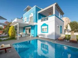 Seabreeze Villa - with Jacuzzi & heated pool