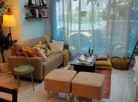 Stay-by-the-bay, 2bed garden apt with lounge bdrm, hotel a Jāmb