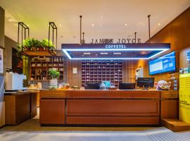 James Joyce Xi'an Bell Tower Metro Station Muslim Street, hotel in Xi'an