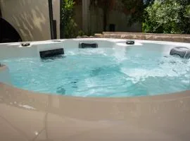 Sunset B Apartment with Private Jacuzzi