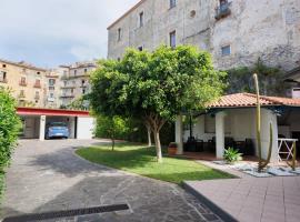 The Lemon Tree House, hotel em Scalea