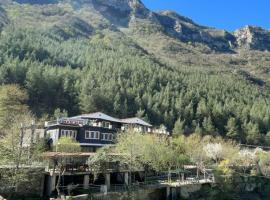 Hotel River, hotel v destinaci Tepelenë