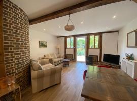 Charming 2-Bedroom Cottage in Cambridgeshire, ξενοδοχείο σε West Wratting