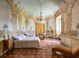 Exclusive Apartment in an 1800s Frescoed Villa with Historic Park - Villa Mastrangelo, hotel in Colli del Tronto