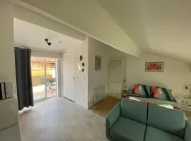 Cozy studio with terrace and view Collobrières