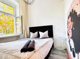 Modern 2BR for 5P Peaceful & Central Stay