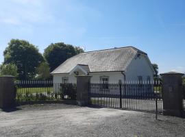 Clone manor Lodge, hotel with hot tubs in Ballyragget