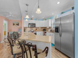 140 Barefoot Bungalow- 4BR 2BA with Heated Pool! home, hotel i Fort Myers Beach