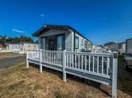 Stunning 6 Berth Caravan At Suffolk Sands Holiday Park Ref 45031G
