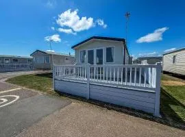 Beautiful 6 Berth Caravan With Stunning Sea Views In Suffolk Ref 68029Cr