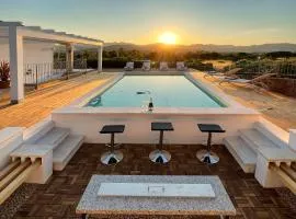 Villa Allegria, romantic luxury 300m from the beach, heated pool, firepit and sauna