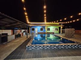 Chalet Restu Mak Abah Pool Merlimau Melaka ชาเลต์ในMerlimau