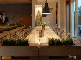 Golden Waves Surf and Yoga Lodge Furadouro