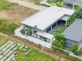 Cozy pool villa, rice field & flower farm CNX
