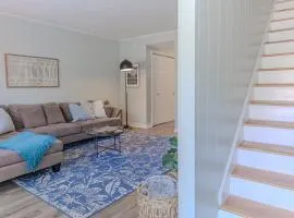 Coastal Cottage 1/2 mile from Covington Square