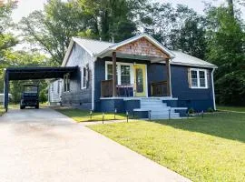 Blue Bungalow w/ Free Golf Cart 1/2 mi from Square