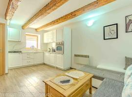 Blue Horizon - beautiful terrace with grill, villa in Metajna