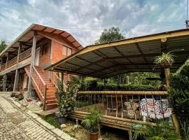 Habitación para 4 con acceso al rio baño privado y wifi San Rafael Antioquia