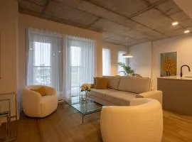 Echoes of Chic 2BR Hideaway in Old Port