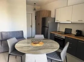 Crystal 1 Apartment Ofrinio