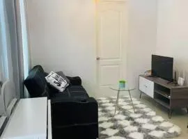 Cozy 1-Br Home-Away-from-Home