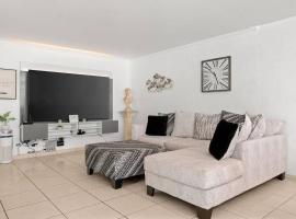 Family Home With Pool Near to The Airport and Solar Panel, ξενοδοχείο σε Carolina