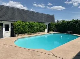Massive 4 Bedroom House with Pool
