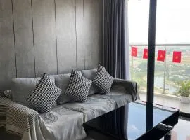 Hue Oi 4 Homestay - Spacious 2-Bedroom Apartment with Balcony & Pool - River and Field View